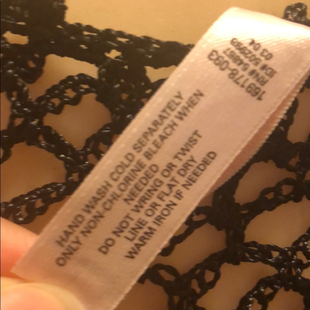 Victoria’s Secret Cover-Up Black size L - Picture 6 of 6